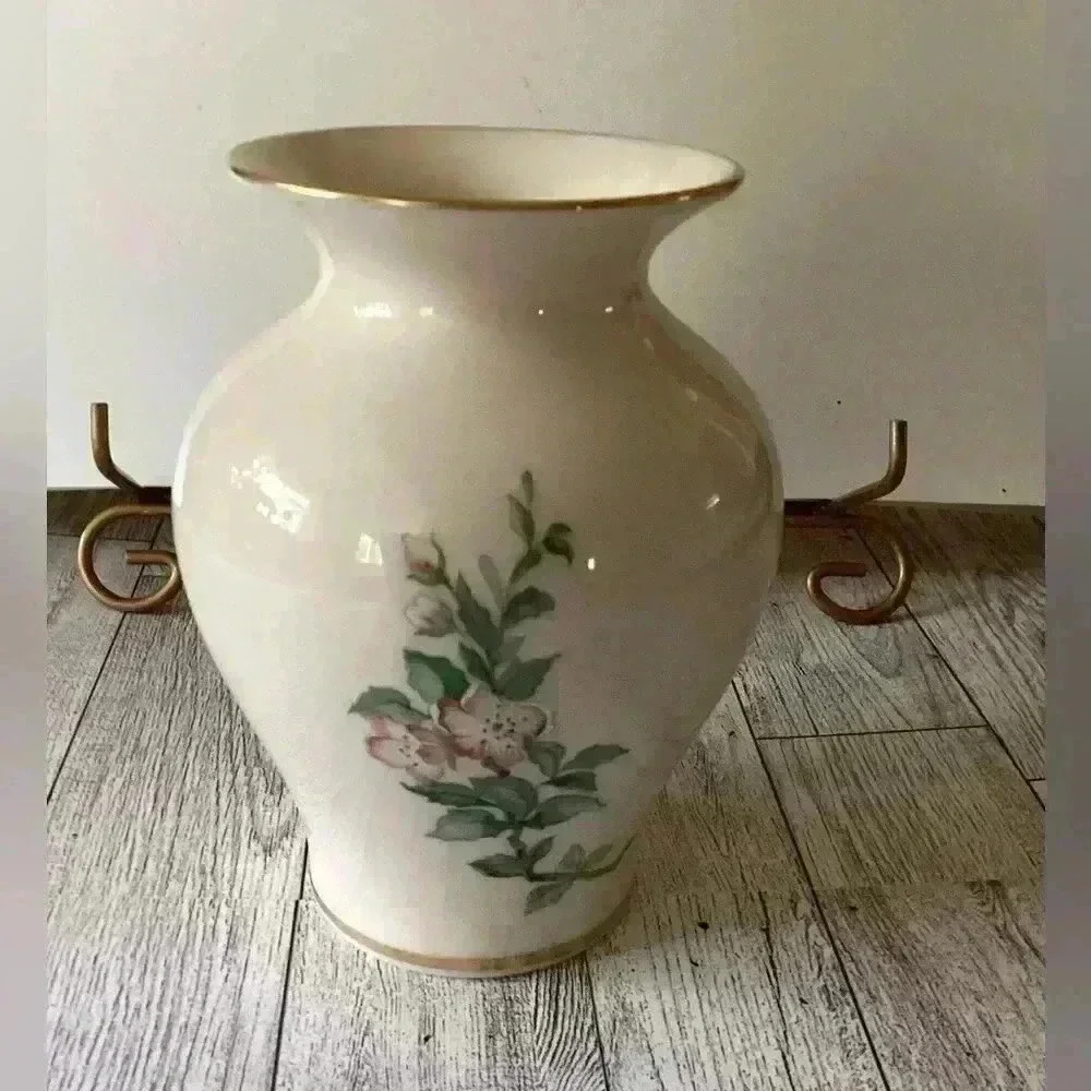 LENOX SERENADE GOLD TRIM BIRD AND FLOWER MOTIF VASE